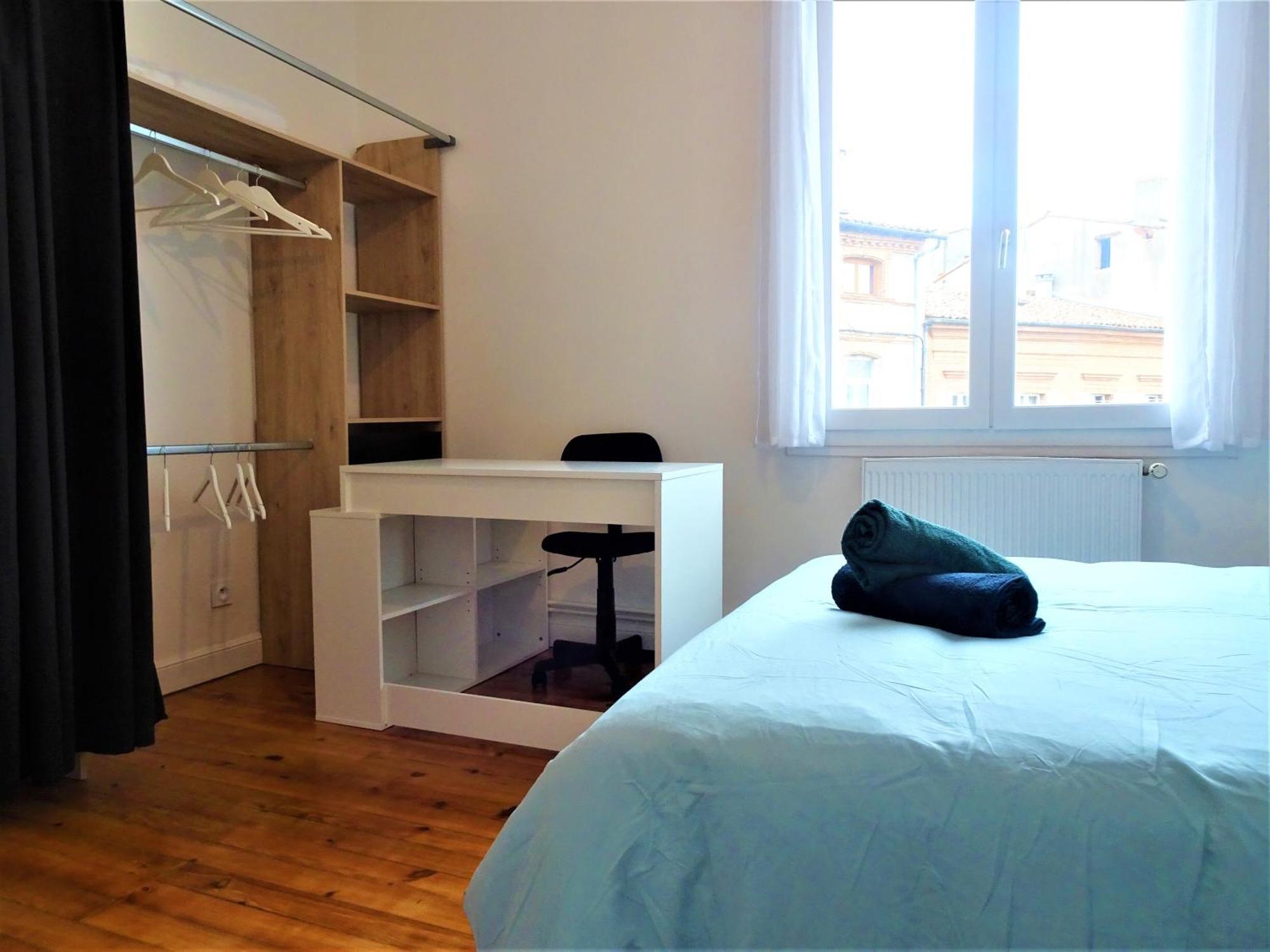 Chambre Privee Et Spacieuse Au Sein D'Un Logement Partage - Central, Quartier Villebourbon - 3 Chambres Doubles - 2 Balcons - Places De Stationnements Gratuites - 5 Min A Pied Gare Et Hypercentre 몽토방 외부 사진
